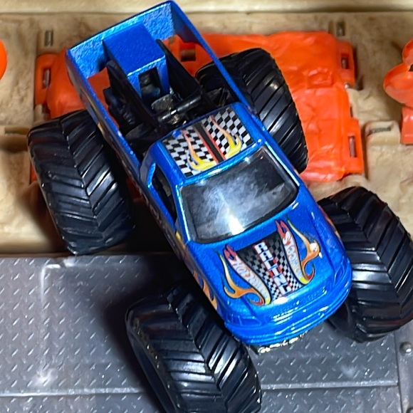 Mini Team Hotwheels - Picture 3 of 3